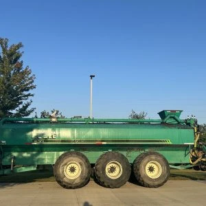 2005 Houle 7300 Gallon Liquid Manure Spreader